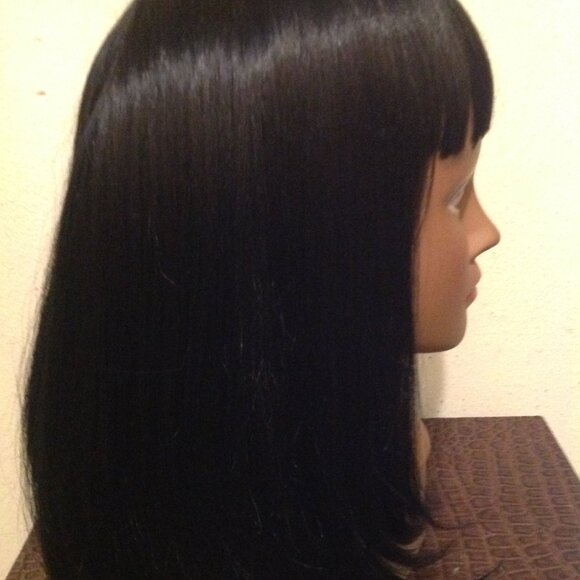 **NEW NEVER WORN** Short Straight Bob Synthetic Wig Black - Picture 2 of 10